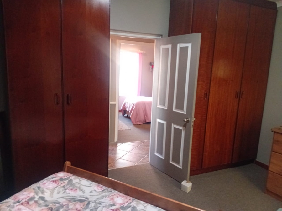 6 Bedroom Property for Sale in Heiderand Western Cape